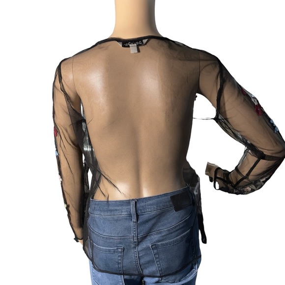 DAVI & DANI Sheer Long Sleeve Mock Neck Embroidered Blouse. Medium - Picture 4 of 7